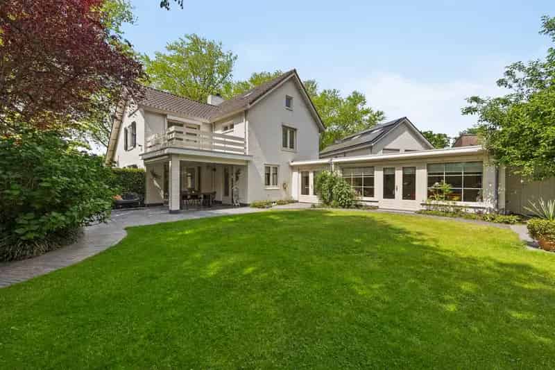 Luxe Vrijstaande Woning Waalwijk 4 slaapkamers Grote Tuin
