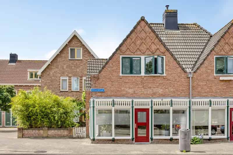 Huis te koop Rotterdam Heijplaat: Gerenoveerde woning met tuin