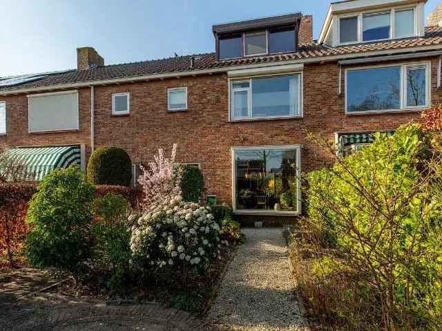 5 Slaapkamers Ruime Tussenwoning Oranjewijk Barendrecht