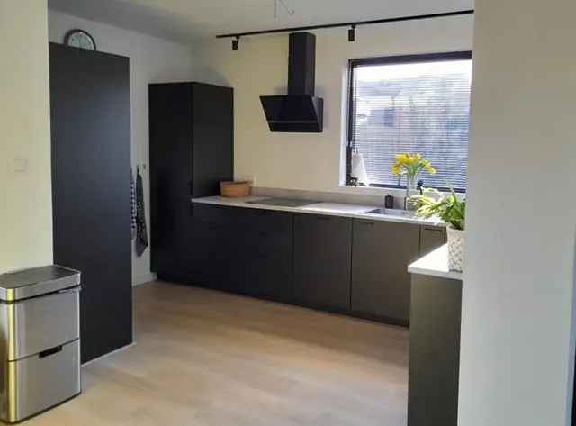 Te Huur: 6 Kamer 2 Onder 1 Kap Woning 150m2 Heiloo