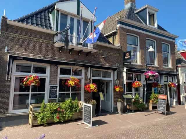 Horecabedrijf met Bovenwoning te Huur in Heeg