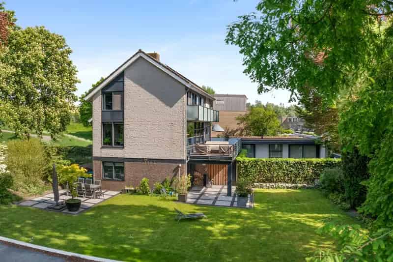 Huis te koop Huissen Kloosterlaan 4 slaapkamers grote tuin