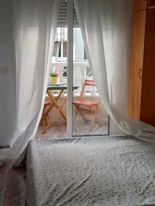 Kamer met terras en badkamer voor twee personen in Alicante