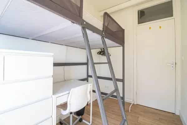 3 Gemeubileerde Kamers te Huur Den Haag
