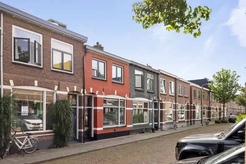 Tussenwoning Deventer 1e Weerdsweg: modern comfort in rustige omgeving