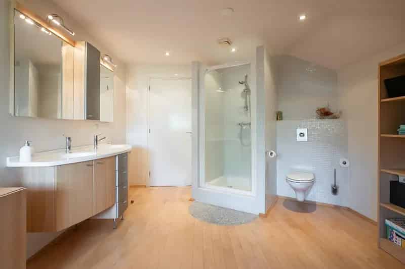Luxe Villa Heerlen  Ruime Vrijstaande Villa met Wellness