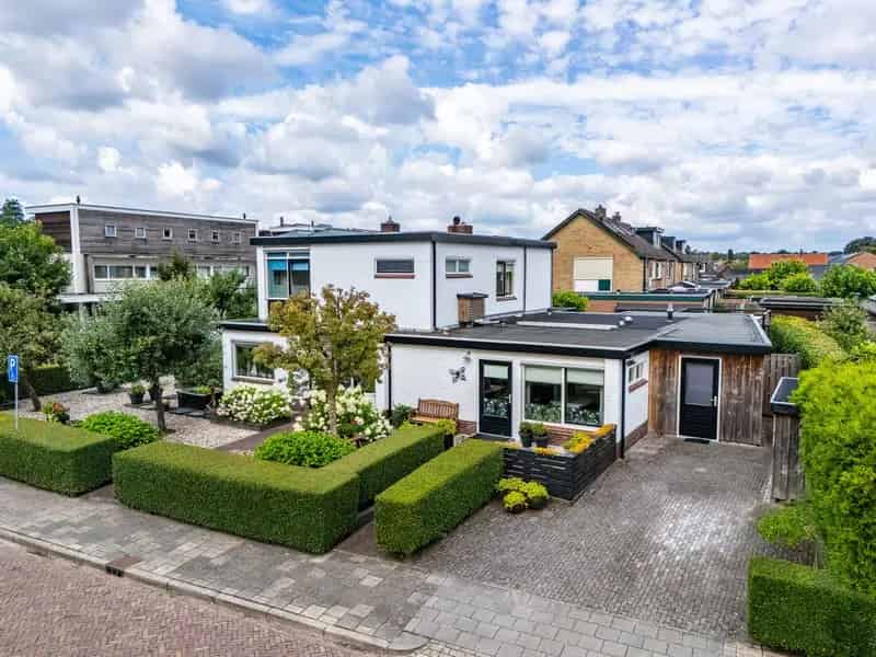 Huis te koop Eerbeek: Royale 6 slaapkamer woning, levensloopbestendig, mantelzorg