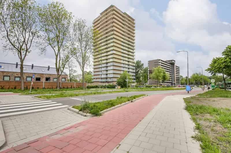 Woningruil: Ruime woning 11e etage met balkon en berging