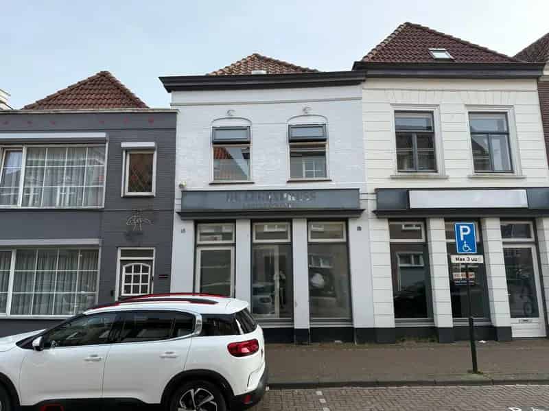 Wonen en Werken in Centrum Steenbergen Casco Appartement Winkelruimte