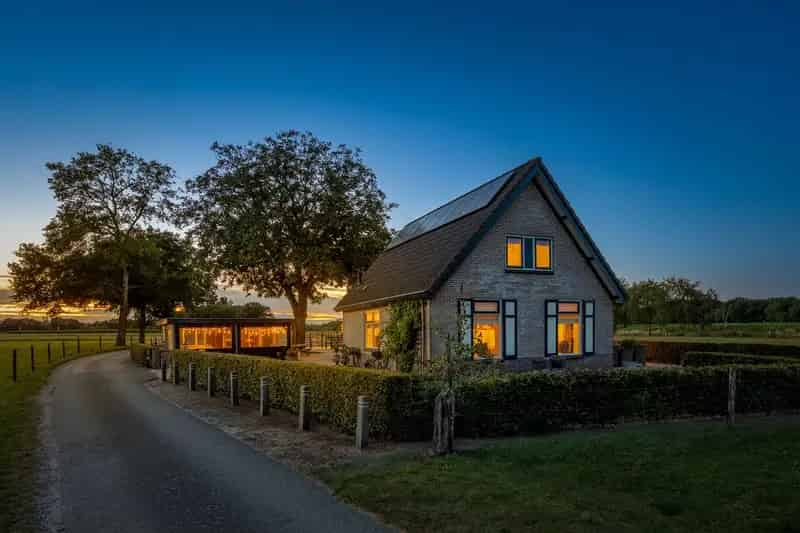 Vrijstaande woning Epe 2240m² met paardenstallen en praktijkruimte