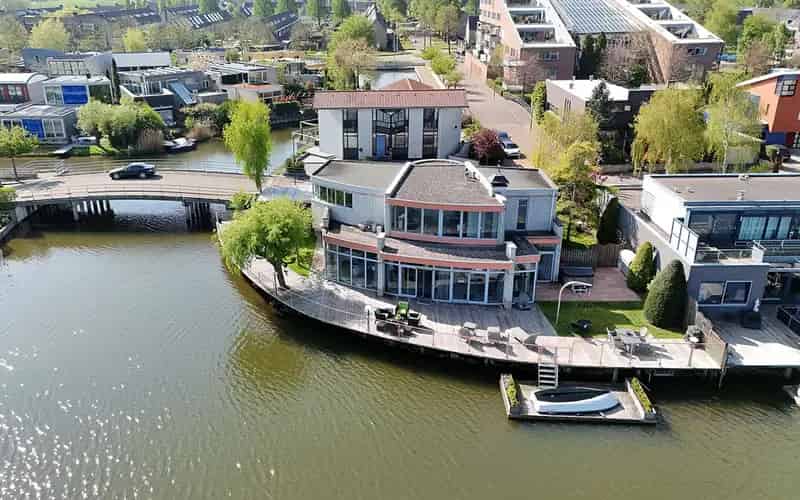 Huis te koop Zoetermeer: Moderne villa aan het water