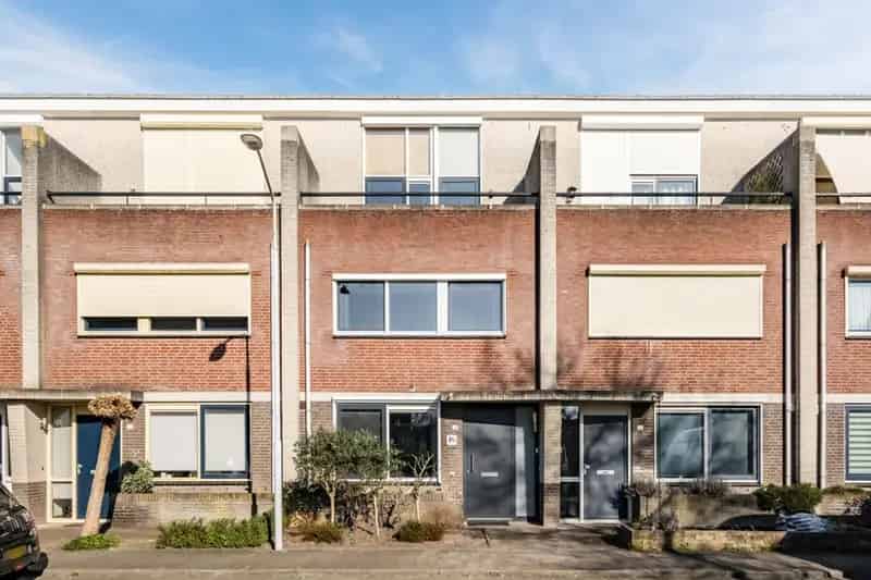 Ruime gezinswoning 4 slaapkamers moderne keuken tuin garage