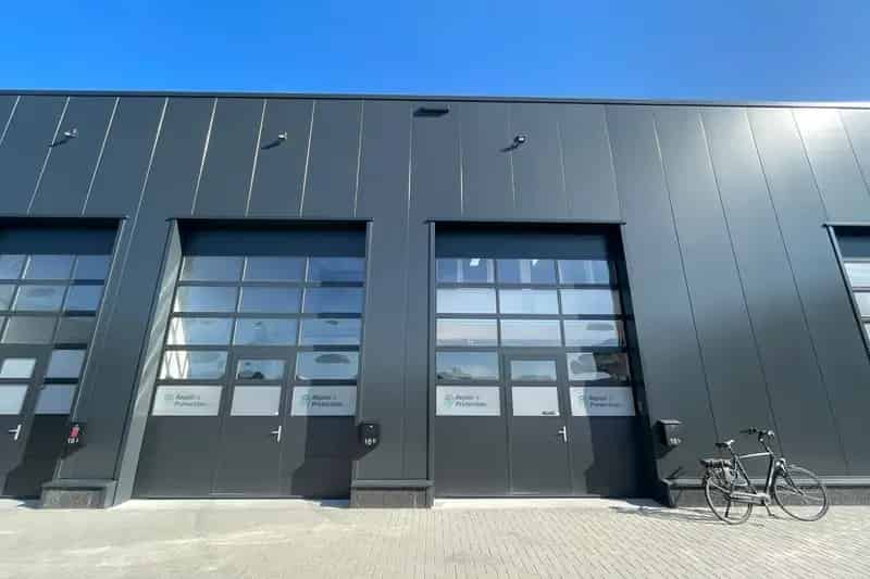 Bedrijfshal te huur Enter 75m2 bedrijfsruimte 70m2 kantoor