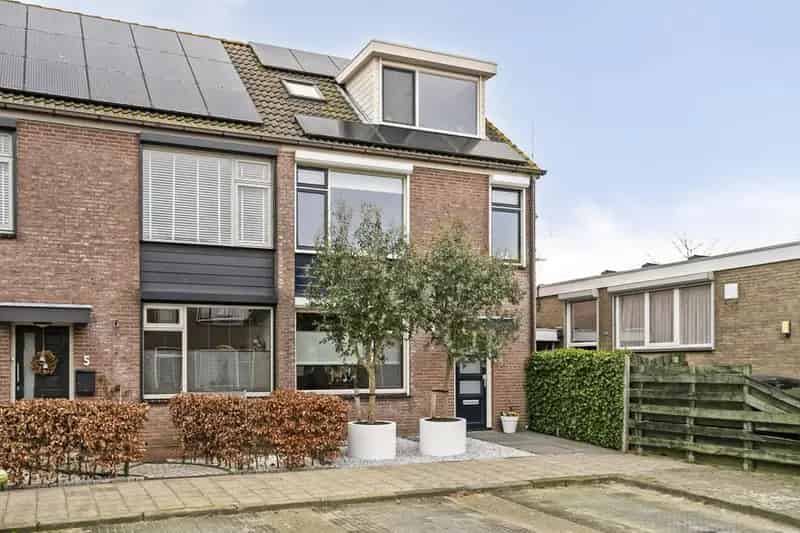 Ruime Hoekwoning 5 Slaapkamers Sint Annaland