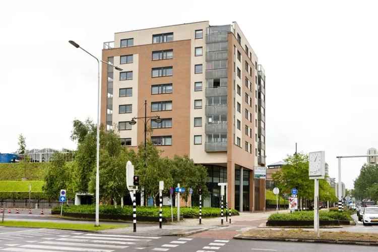 Ruim 3 Kamer Appartement Nabij Winkelcentrum