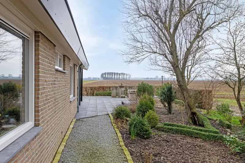 Vrijstaande woning Dinteloord 3 slaapkamers 2 badkamers 1227m2 tuin