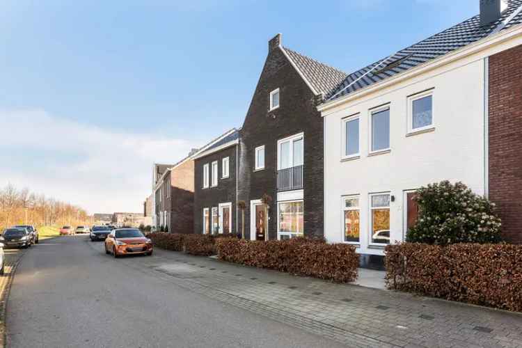 Huis Te Koop in 37, Slotenhagenstraat, Zwolle, Overijssel