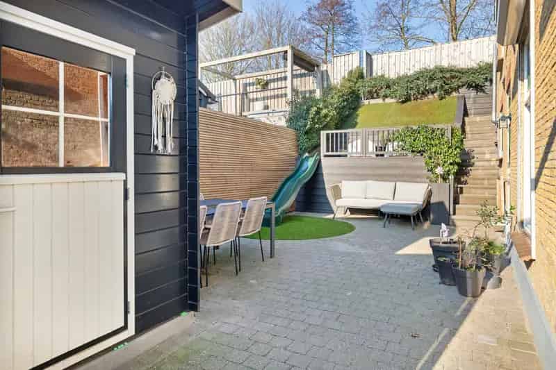 Sfeervol Dijkhuis met Moderne Elementen te Hendrik Ido Ambacht