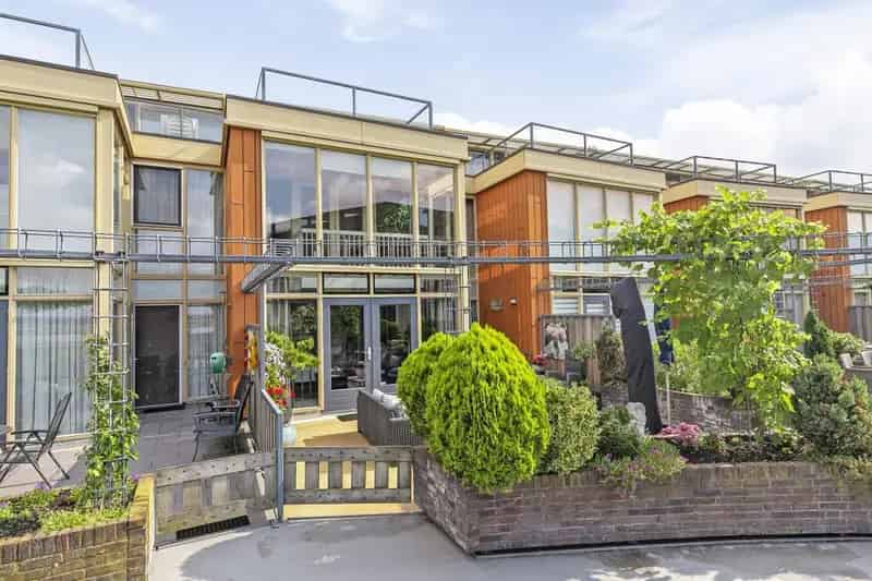 Moderne Dijkwoning 4 Verdiepingen Ruime Woonkamer Dakterras Garage Zonnepanelen