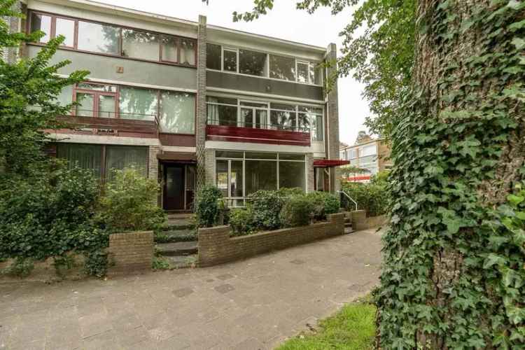 Ruime 6 Slaapkamer Hoekwoning nabij ISH