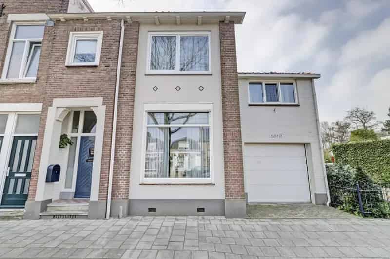 Moderne woning nabij park en uitvalswegen