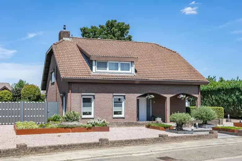100m2 Kantoorruimte Landgraaf Luxe Bedrijfswoning