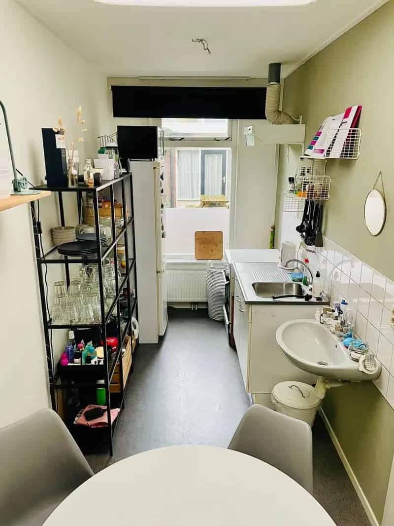 Kamer met eigen keuken nabij centrum en station