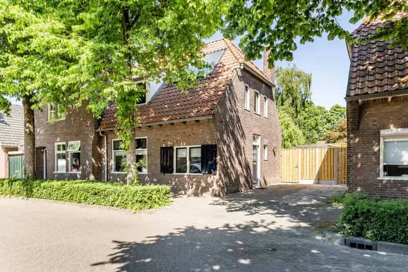 Huis te koop Oisterwijk: 4 slaapkamers, moderne badkamer, diepe tuin