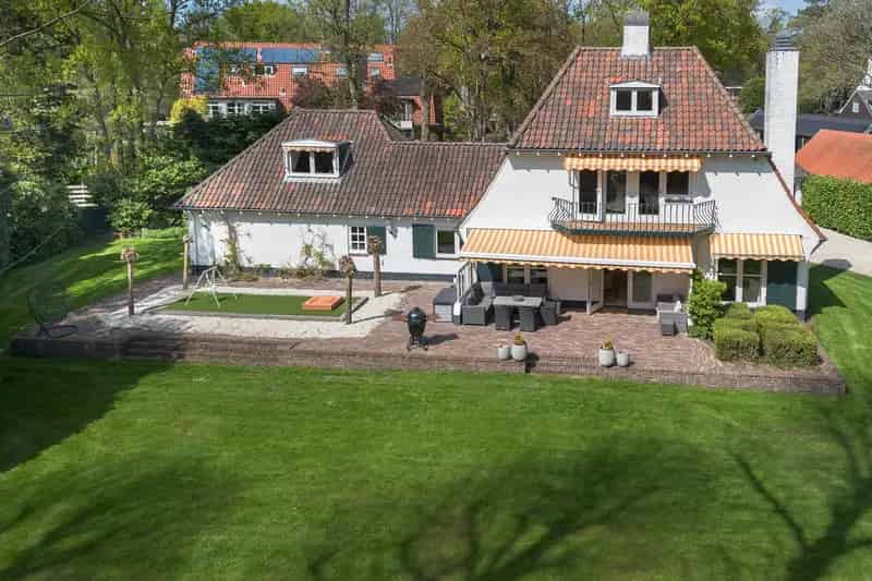 Villa Amicitia te Aerdenhout: Ruime gezinswoning met tuin en privacy