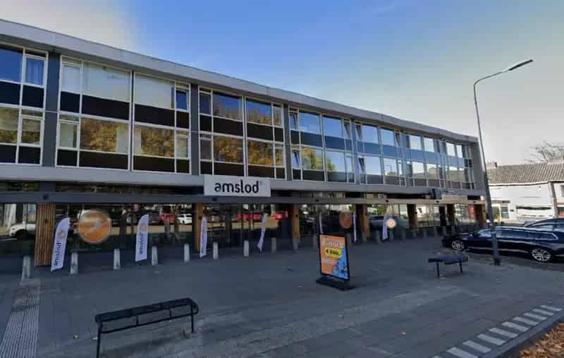 Winkelruimte Rivierenplein 359m² te huur