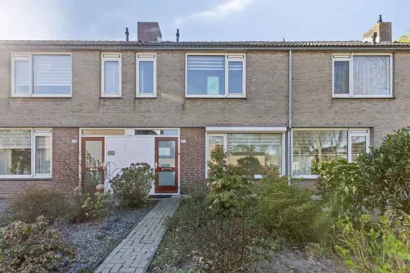 Ruime woning met garage en tuin nabij centrum