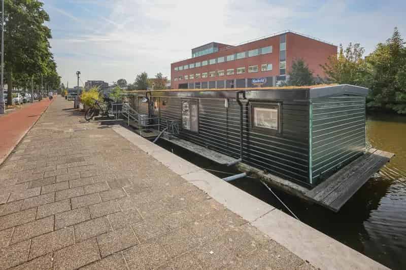 Woonboot Amsterdam: Sfeervol Grachtenhuis met 2 slaapkamers