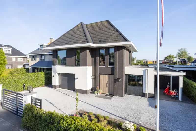 XXL Villa te koop met zwembad en sauna