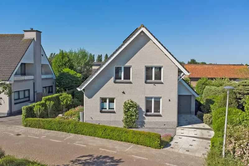 Vrijstaande Villa te Strijen - Ruimte, Rust en Comfort