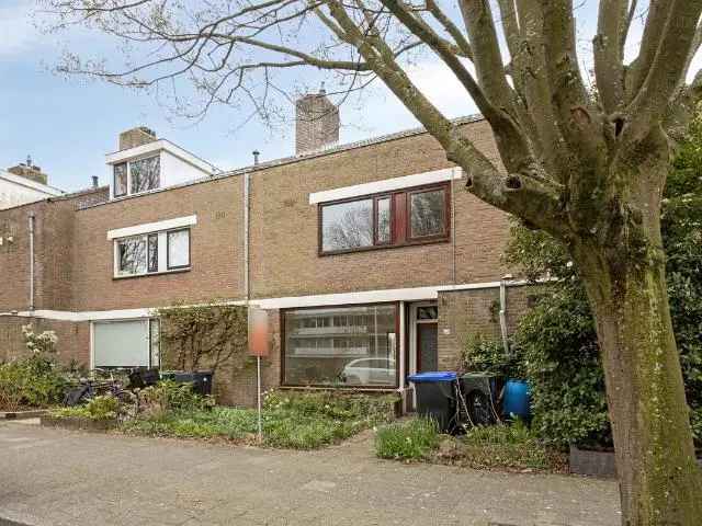 Ruime woning te koop met verbouw mogelijkheden