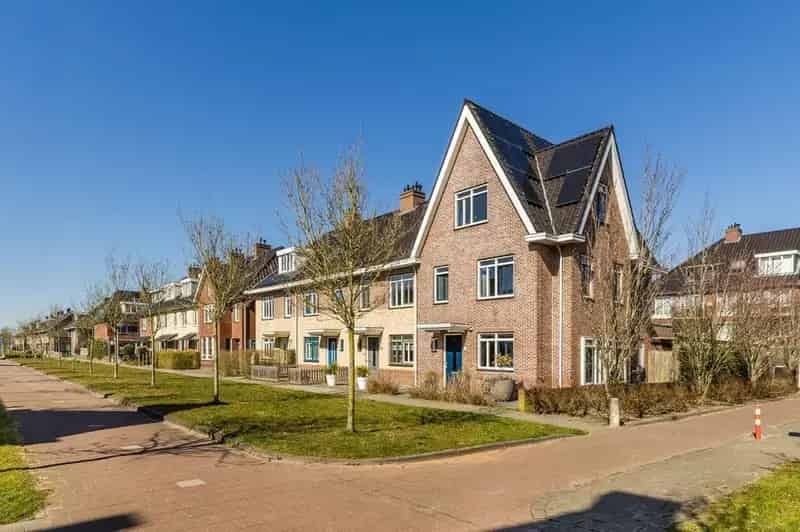 Hoekwoning Legmeer-West 5 slaapkamers 2 parkeerplaatsen