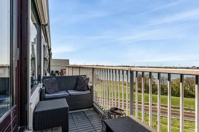 Appartement te koop Maassluis: Modern 2-kamer appartement met balkon en uitzicht
