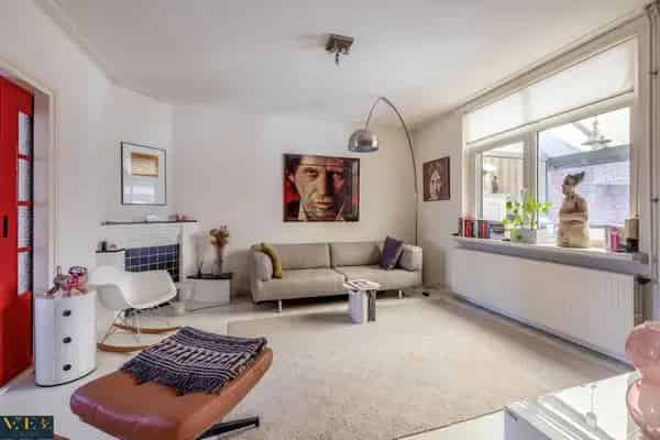 2-onder-1-kapwoning met groot bijgebouw te koop