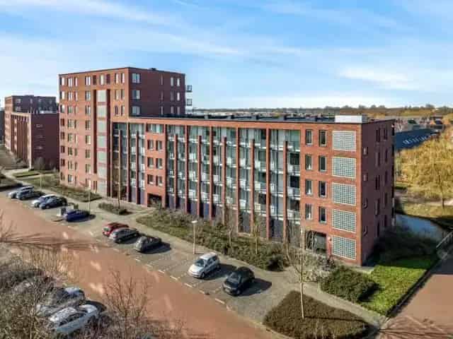 Amstelveen Westwijk: Instapklare 2-kamer appartement met balkon