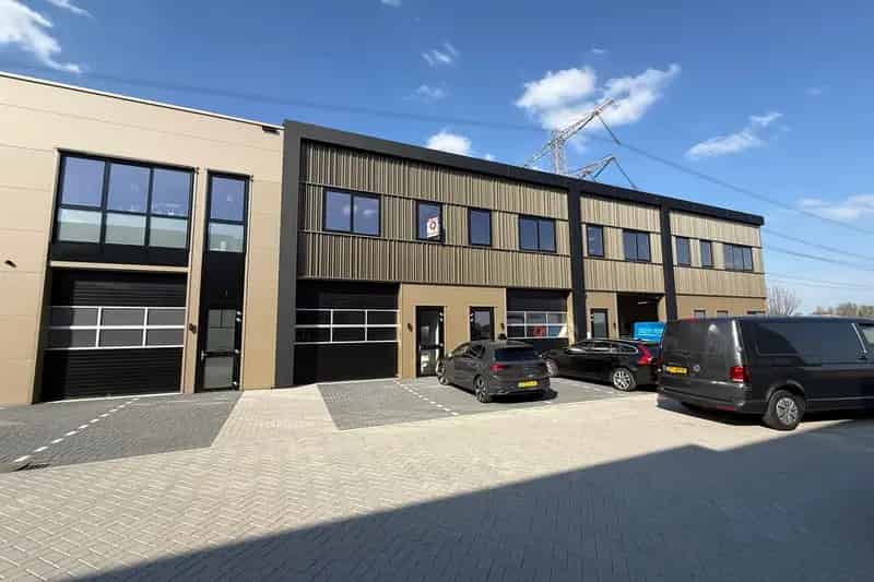 Bedrijfsunit Heinenoord 108m2 te huur