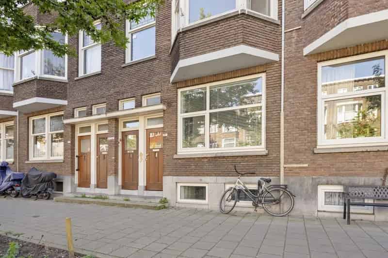 Ruime Dubbele Benedenwoning Nabij Centraal Station Schiedam