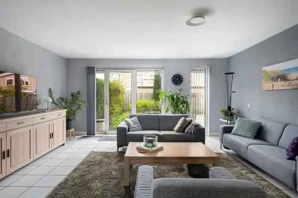 Ruime 4 Slaapkamers 2 Onder 1 Kapwoning Stadspolders Nabij Winkels NS Station