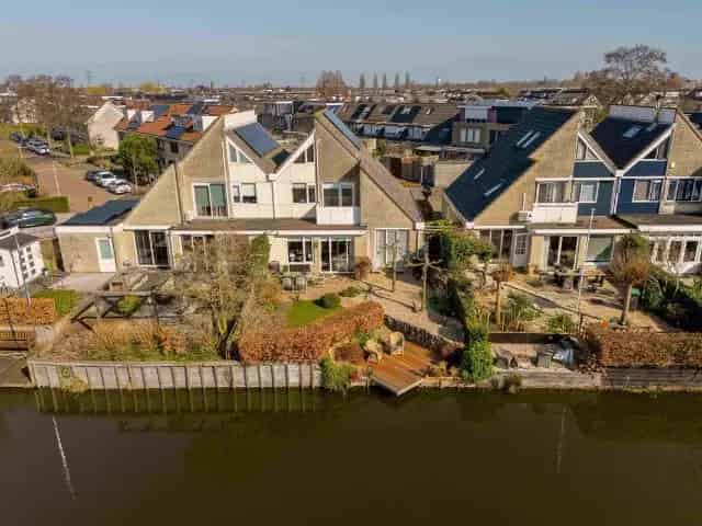 Tweekapper aan het water Barendrecht