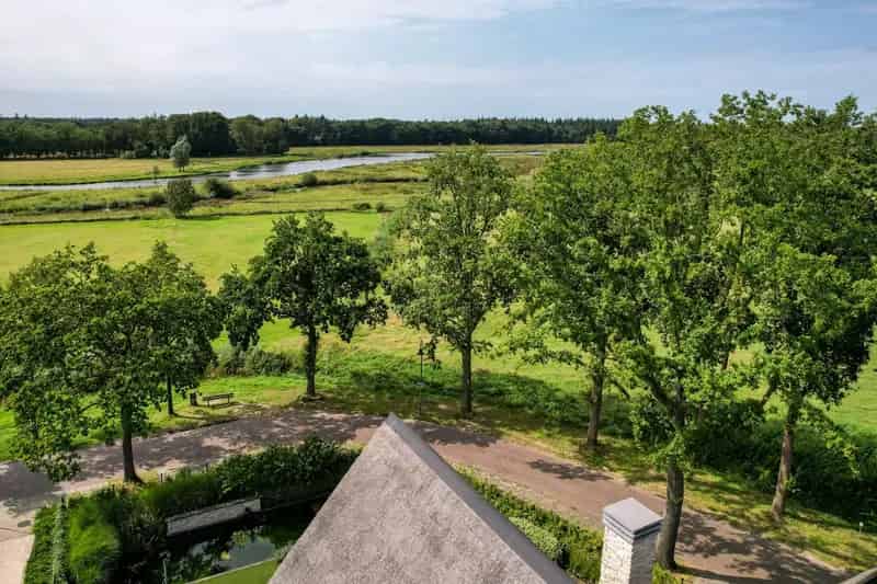Rietgedekte Villa met Zwembad en Lift te Ulvenhout
