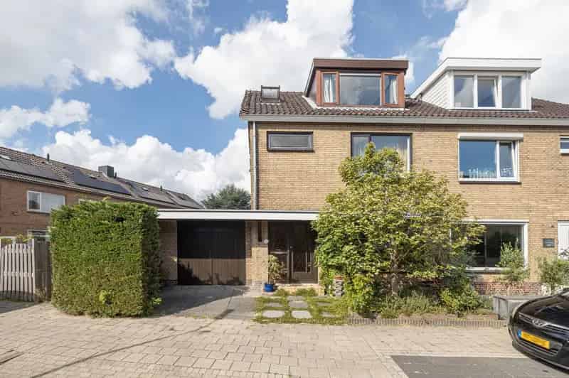 Tweekapper Berkel en Rodenrijs: 4 slaapkamers, ruime tuin & garage