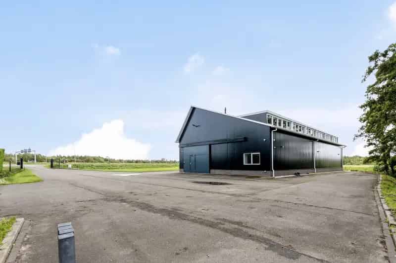 Bedrijfshal Assendelft te koop: Multifunctionele loods met woning