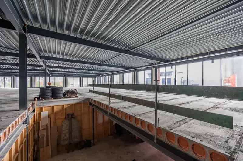 Winkelruimte Sassenheim 1240m2 te huur A44 NS station