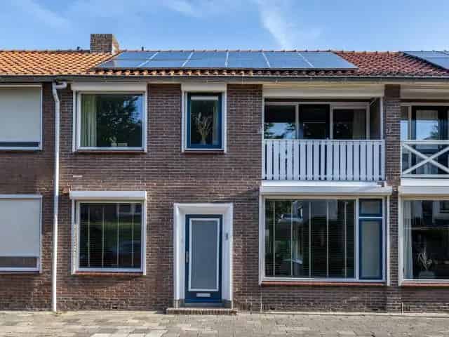 Tussenwoning Oude Tonge: Ruime gezinswoning met tuin
