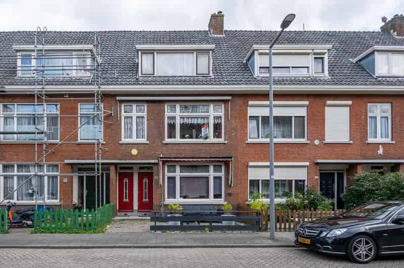 Jaren 30 Bovenwoning Rotterdam Charlois Ruime Slaapkamers Balkon