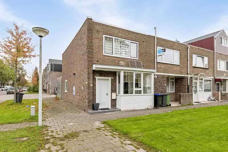 Gerenoveerde Hoekwoning Zaandam  Instapklaar 3 slaapkamers